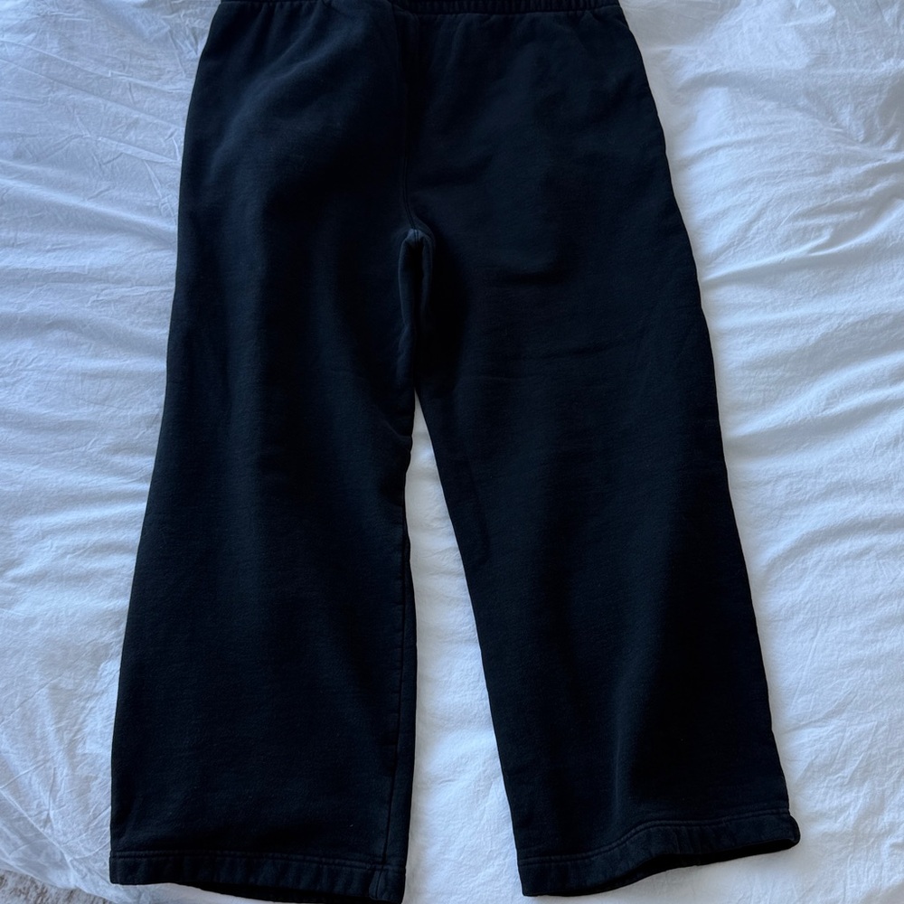 Aritzia TNA Cozy Fleece Joggers in Black - Picture 6 of 9